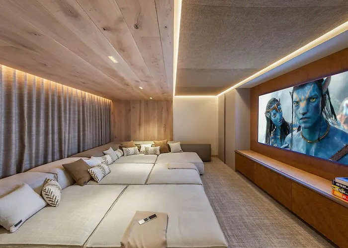 Chalet Luxueux A Courchevel Avec Piscine, Cinema, Salle De Sport Et Service Complet - Fr-1-562-71
